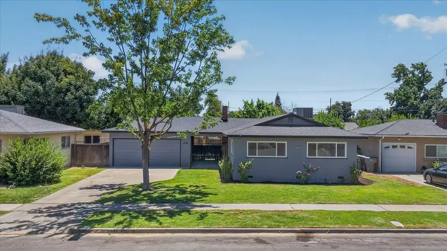 2302 E Fedora Avenue, Fresno, CA 93726 - #2