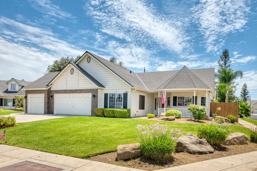 290 W Loyola Avenue, Clovis, CA 93619 - #3