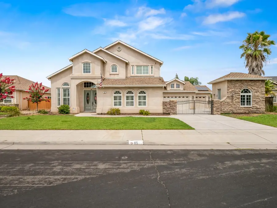 85 N Fairfax Avenue, Clovis, CA 93612 - #2