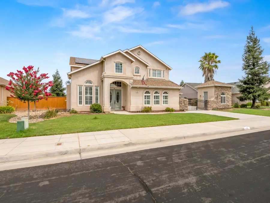 85 N Fairfax Avenue, Clovis, CA 93612 - #3