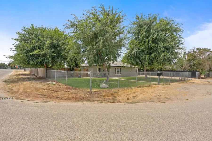4613 W Andrews Avenue, Fresno, CA 93722 - #3