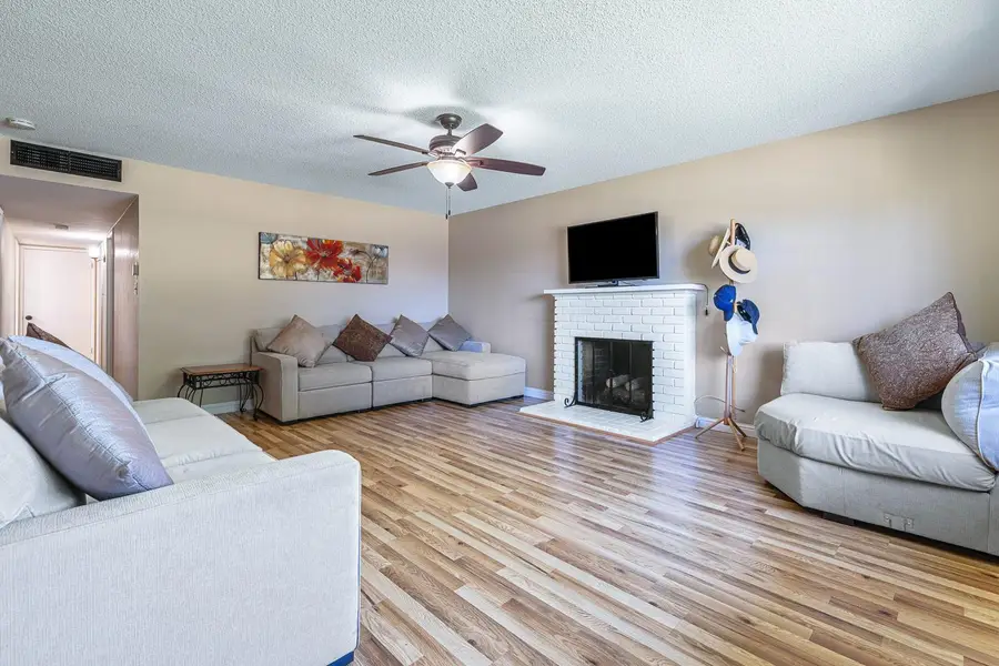 3422 E Lansing Way, Fresno, CA 93726 - #3