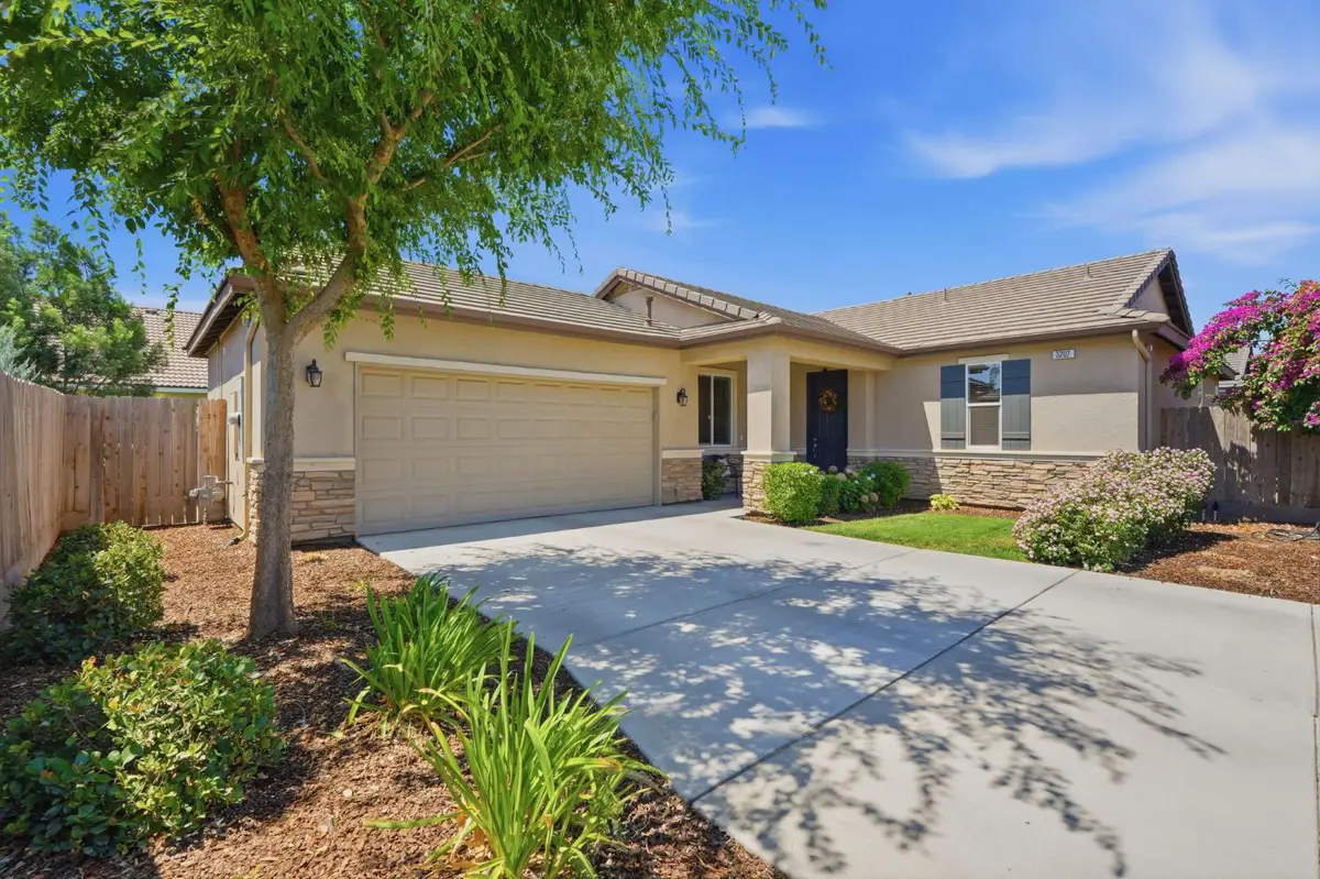 3207 N Kent Street, Visalia, CA 93291 - #1