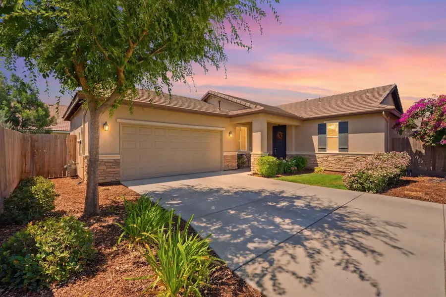 3207 N Kent Street, Visalia, CA 93291 - #2