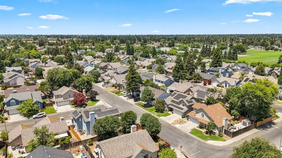 2202 E Chennault Avenue, Fresno, CA 93720 - #3