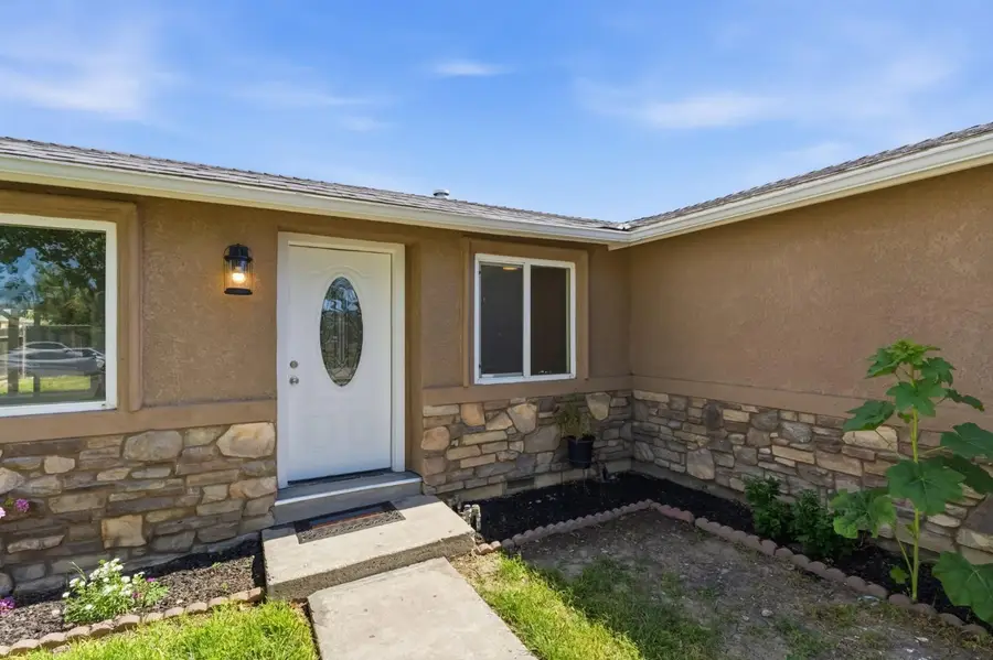 8420 4th Street, San Joaquin, CA 93660 - #3