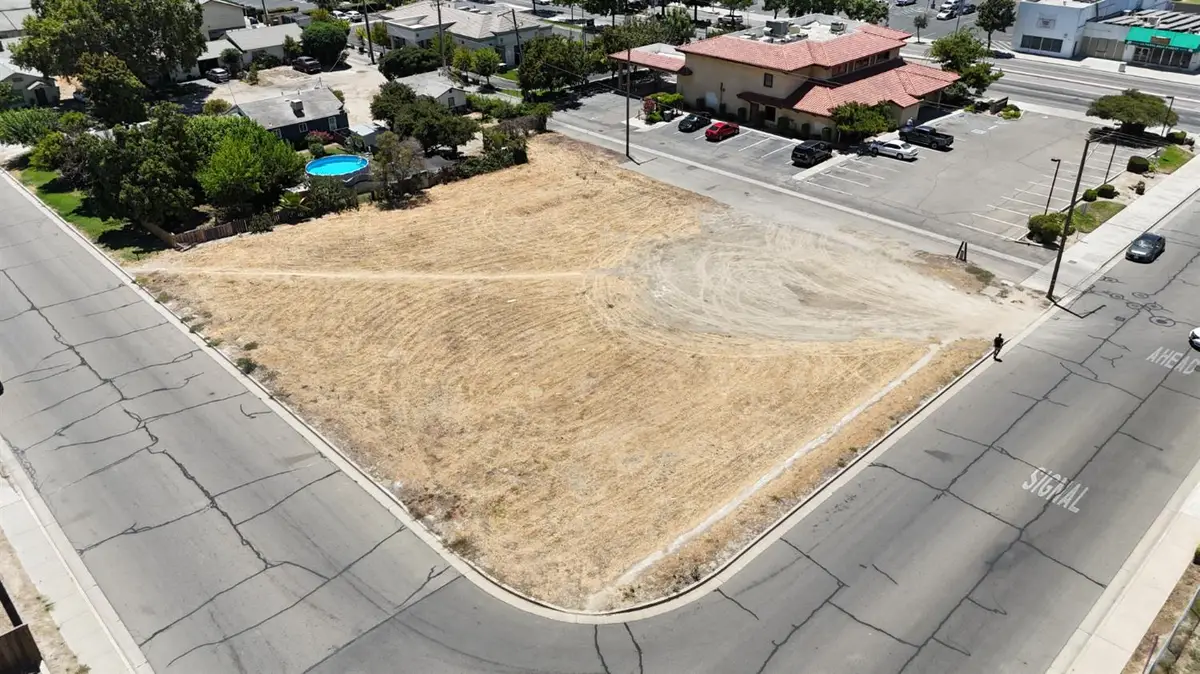 401 S 6th Street, Kerman, CA 93630 - #1