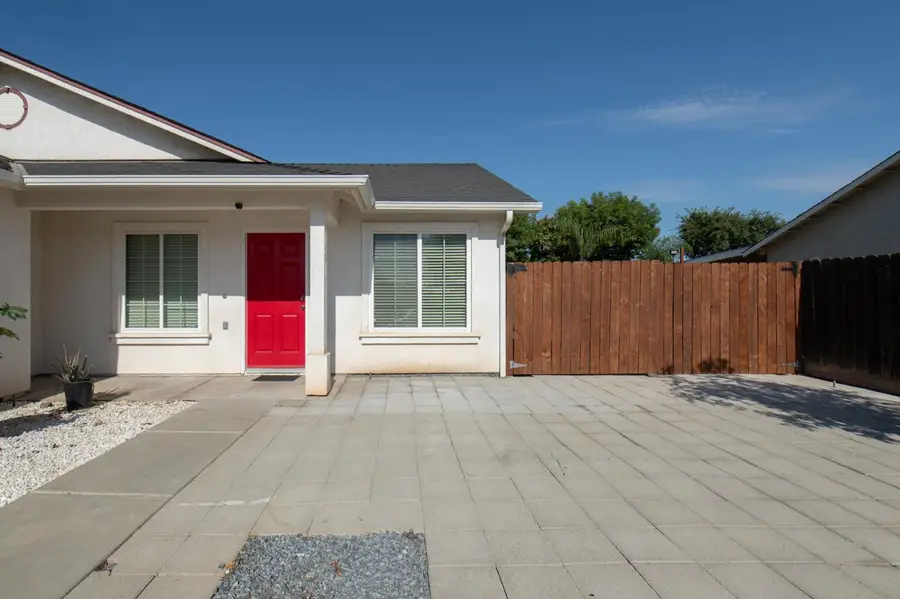 2366 S Sabre Avenue, Fresno, CA 93727 - #3
