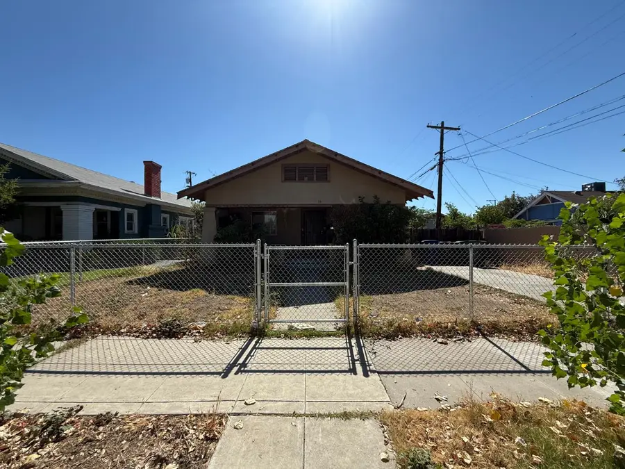 450 N Howard Street, Fresno, CA 93701 - #2