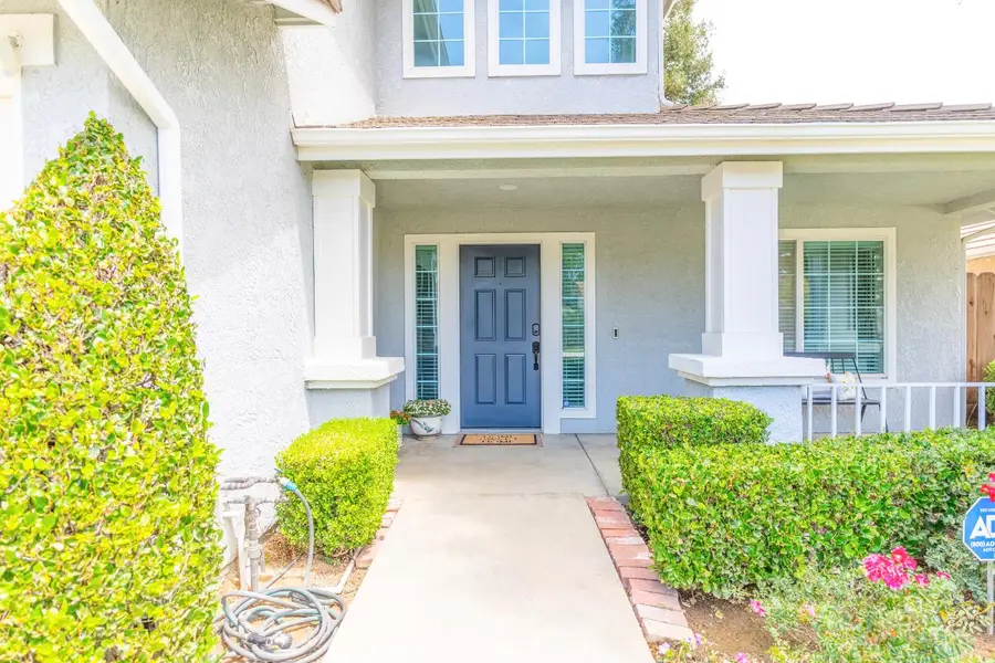 978 E Lexington Avenue, Fresno, CA 93720 - #2