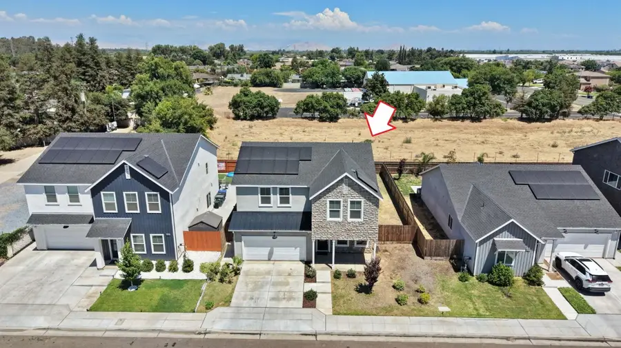 454 S Apricot Avenue, Fresno, CA 93727 - #2