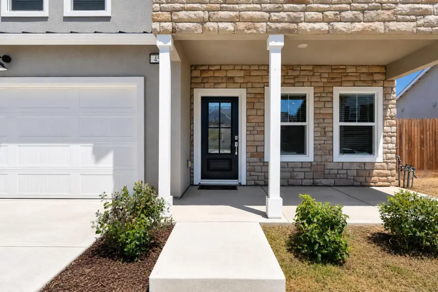 454 S Apricot Avenue, Fresno, CA 93727 - #3