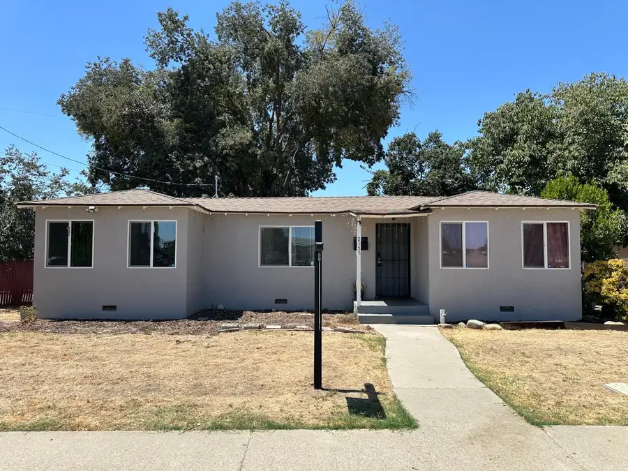 2157 Locust St, Selma, CA 93662 - #2