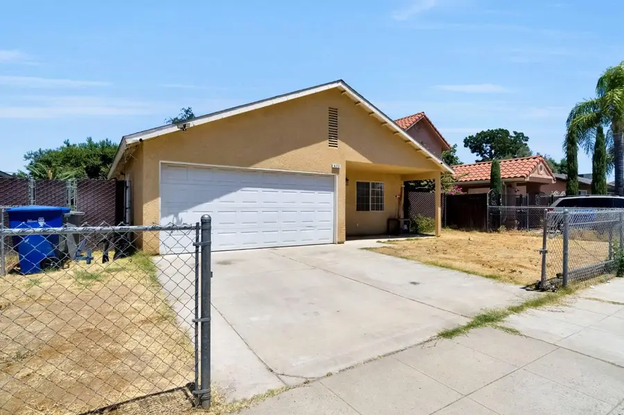 472 W Spruce Avenue, Pinedale, CA 93650 - #2