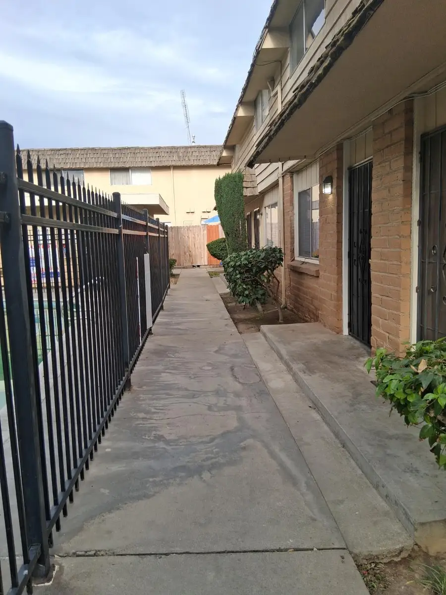 4136 N Thesta Street #9, Fresno, CA 93726 - #2