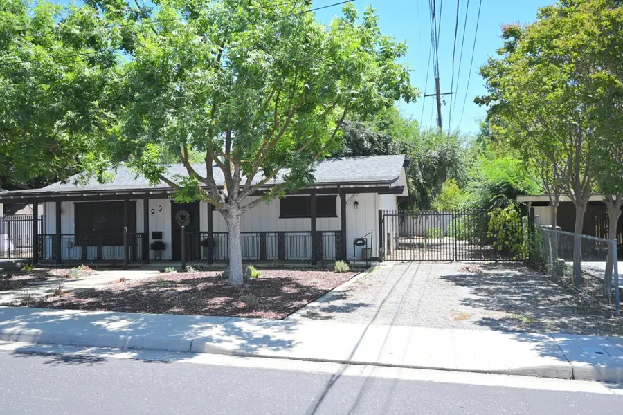 323 Elm Avenue, Clovis, CA 93612 - #2