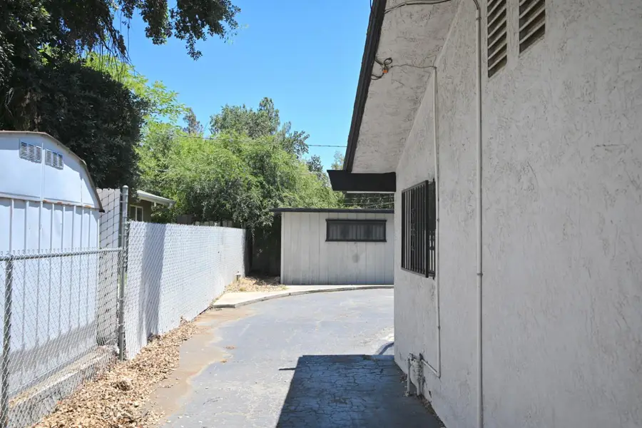 323 Elm Avenue, Clovis, CA 93612 - #3