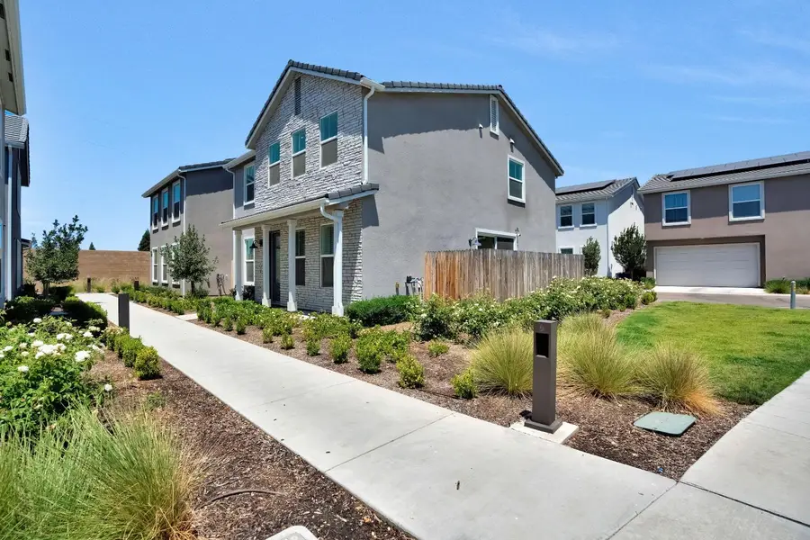 2702 E Teaberry Drive, Fresno, CA 93730 - #2