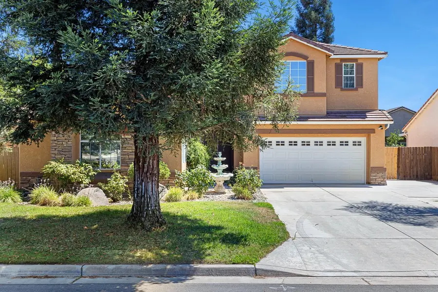 2707 E Omaha Avenue, Fresno, CA 93720 - #2
