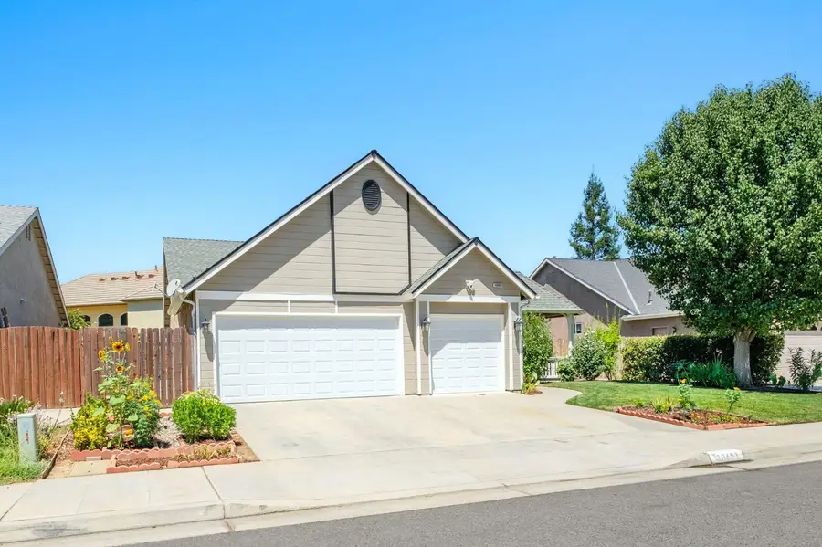 10681 N Jackson Avenue E, Fresno, CA 93730 - #2