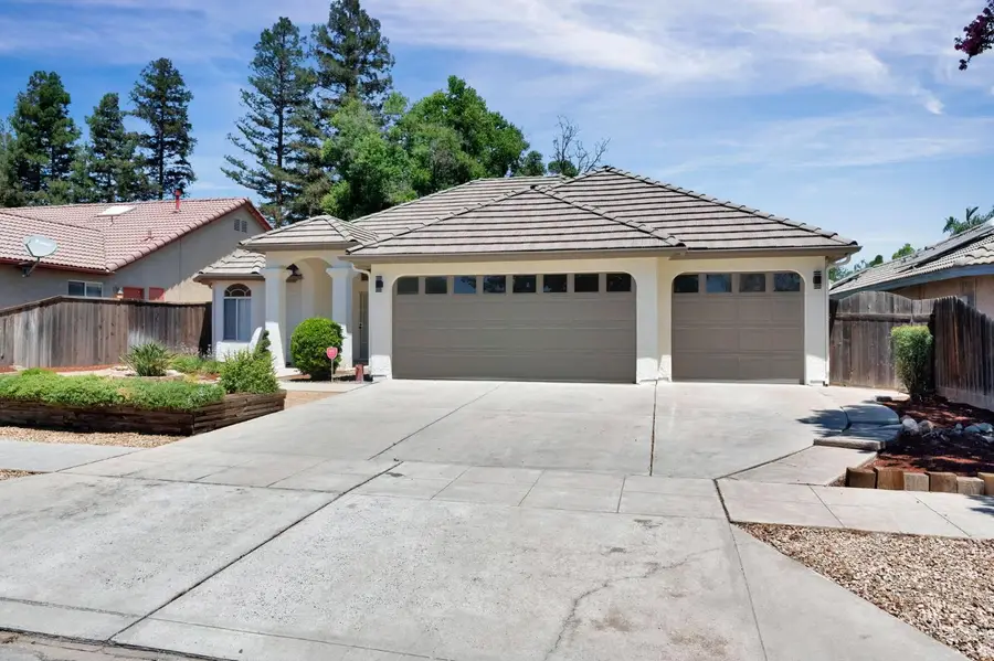 3550 W Escalon Avenue, Fresno, CA 93711 - #3