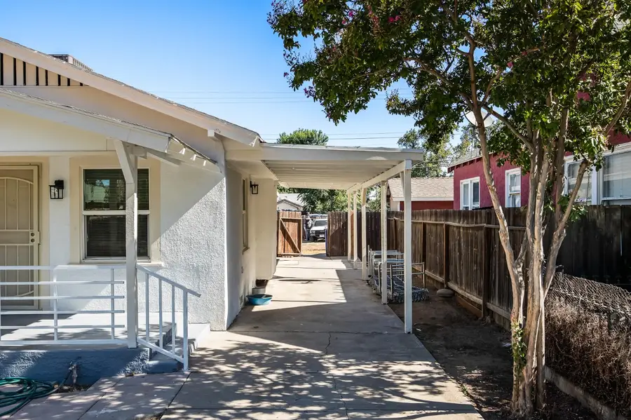 2221 E Lewis Ave, Fresno, CA 93701 - #3