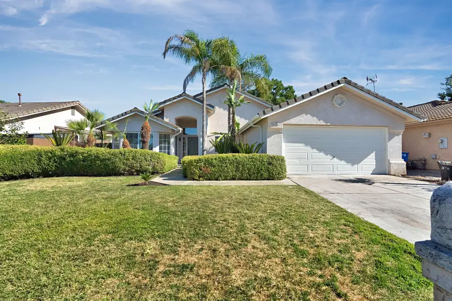 5301 W Troy Avenue, Fresno, CA 93722 - #2