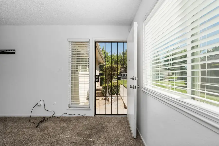 4969 N Holt Avenue #101, Fresno, CA 93705 - #3