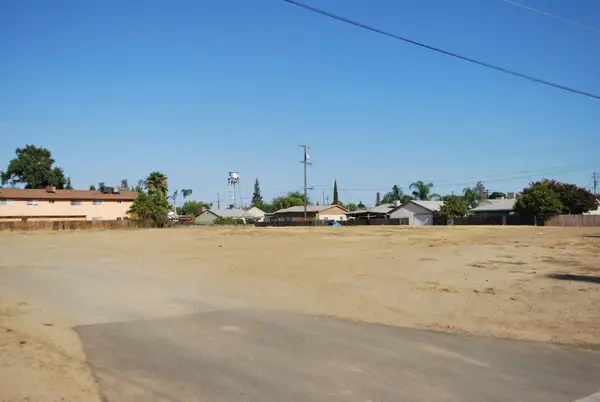 328 West Avenue, Sanger, CA 93657