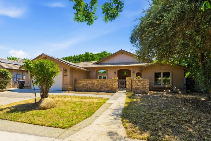 1534 S Manzanita Street, Visalia, CA 93292 - #2