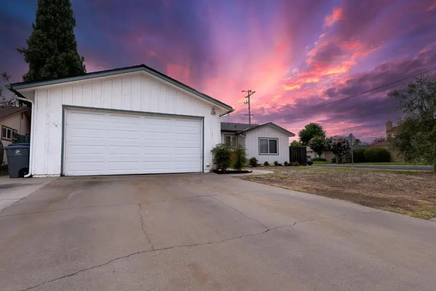 2404 Dewitt Avenue, Clovis, CA 93612 - #2