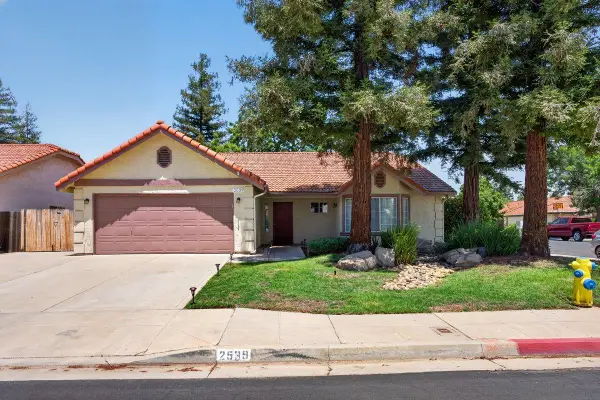 2539 Stuart Avenue, Clovis, CA 93611