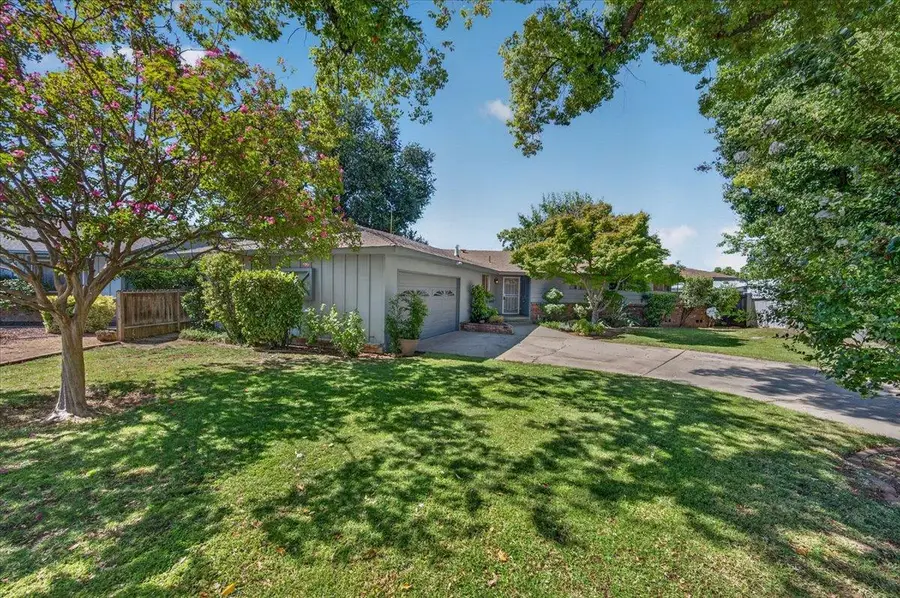 277 W Browning Avenue, Fresno, CA 93704 - #2