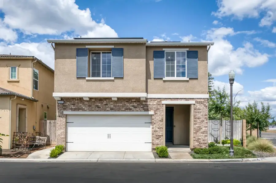 5402 W Santa Barbara Drive, Fresno, CA 93722 - #2