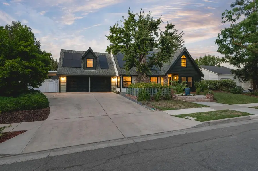 578 E Everglade Avenue, Fresno, CA 93720 - #2