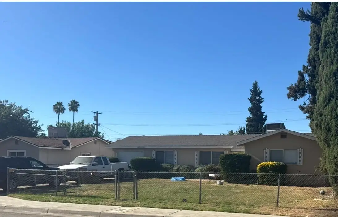 3667 W Dayton Avenue, Fresno, CA 93722 - #1