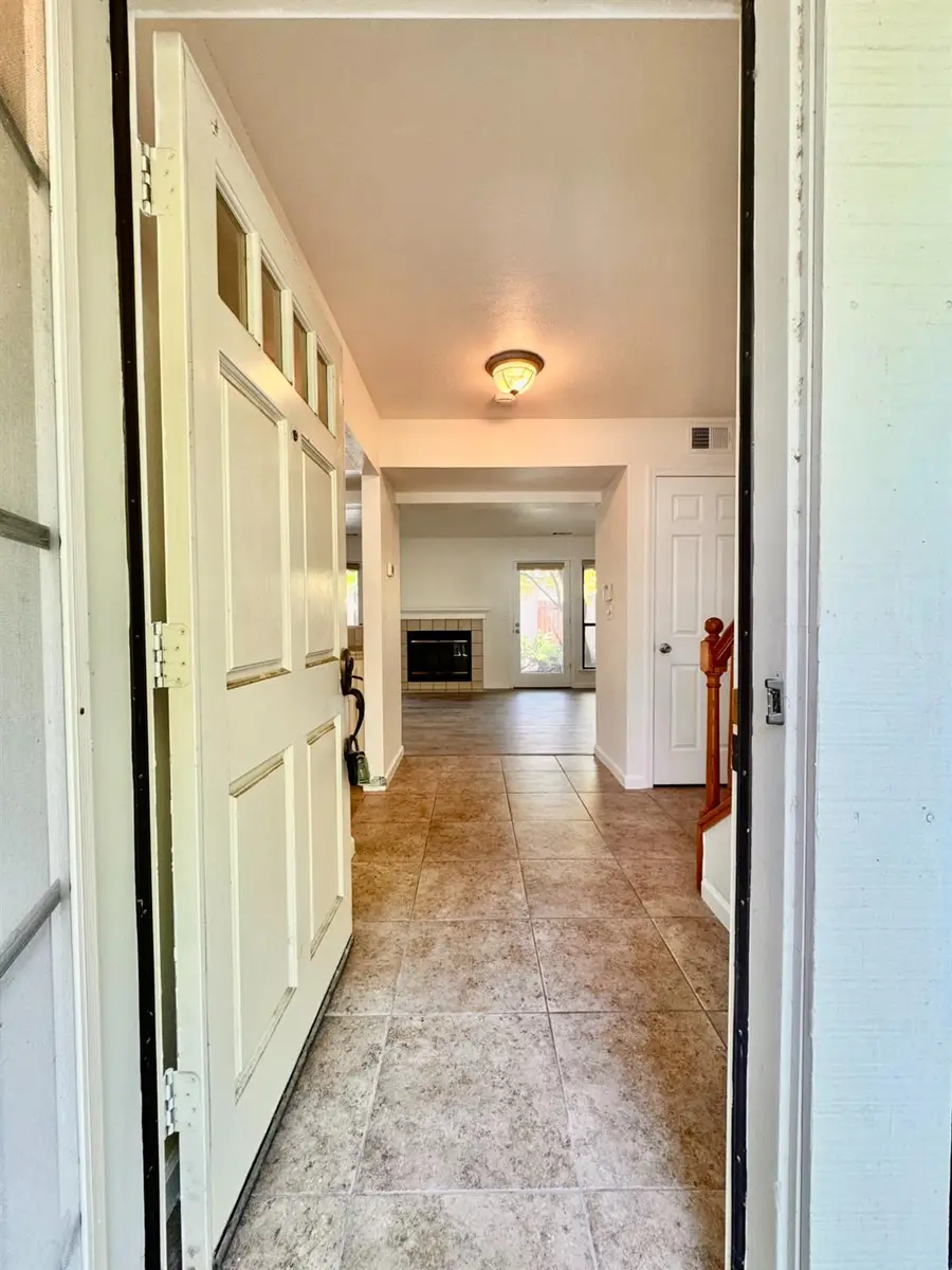 953 E Foxhill Drive, Fresno, CA 93720 - #2