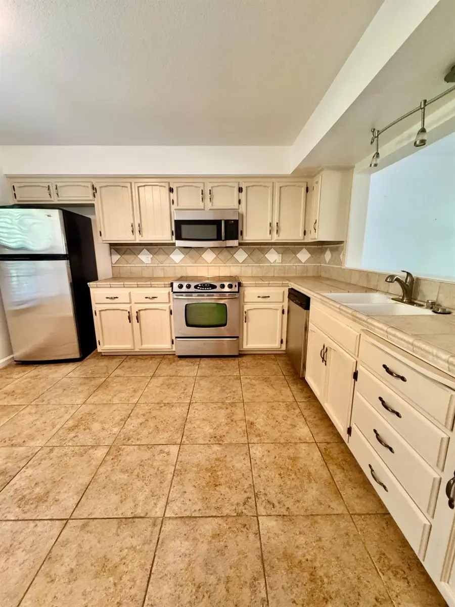 953 E Foxhill Drive, Fresno, CA 93720 - #3