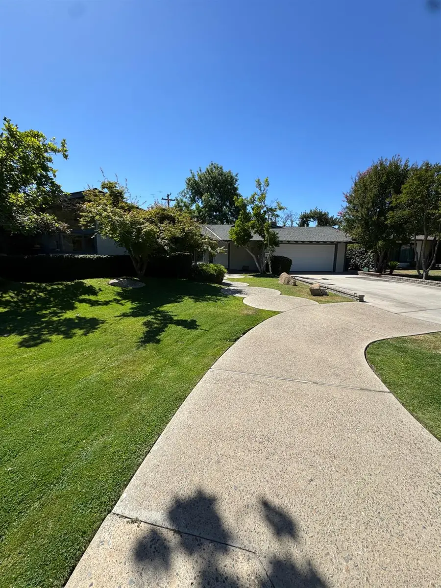 2919 E Joaquin Place, Fresno, CA 93726 - #2