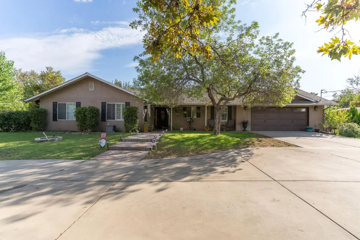 6855 Live Oak Drive, Sanger, CA 93657 - #1