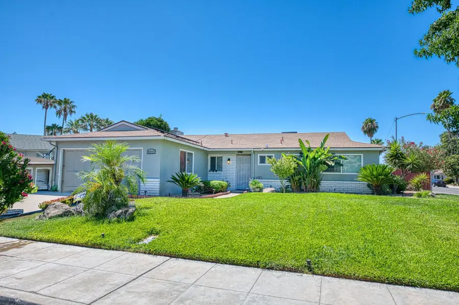 5041 W Willis Avenue, Fresno, CA 93722 - #2