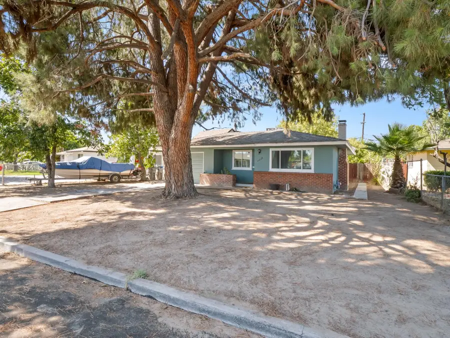 4795 E Simpson Avenue, Fresno, CA 93703 - #2
