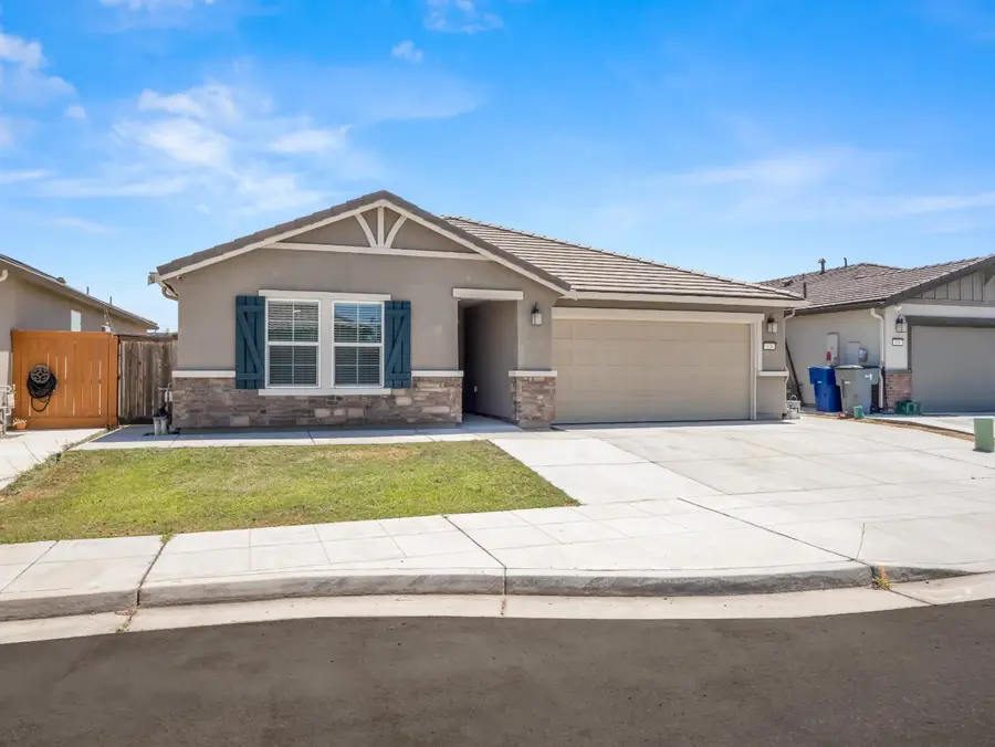 928 S Clover Avenue, Fresno, CA 93727 - #2