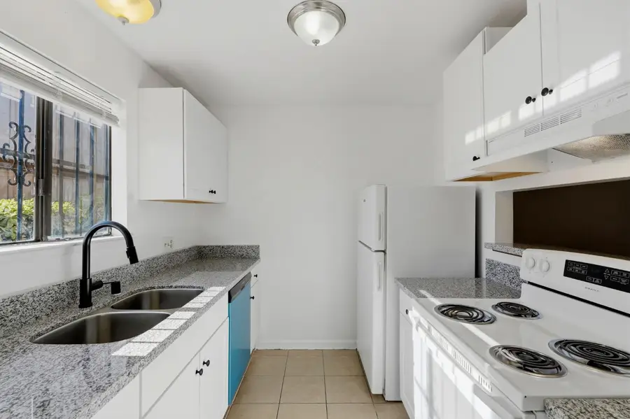 1221 N Peach Avenue #112, Fresno, CA 93727 - #3