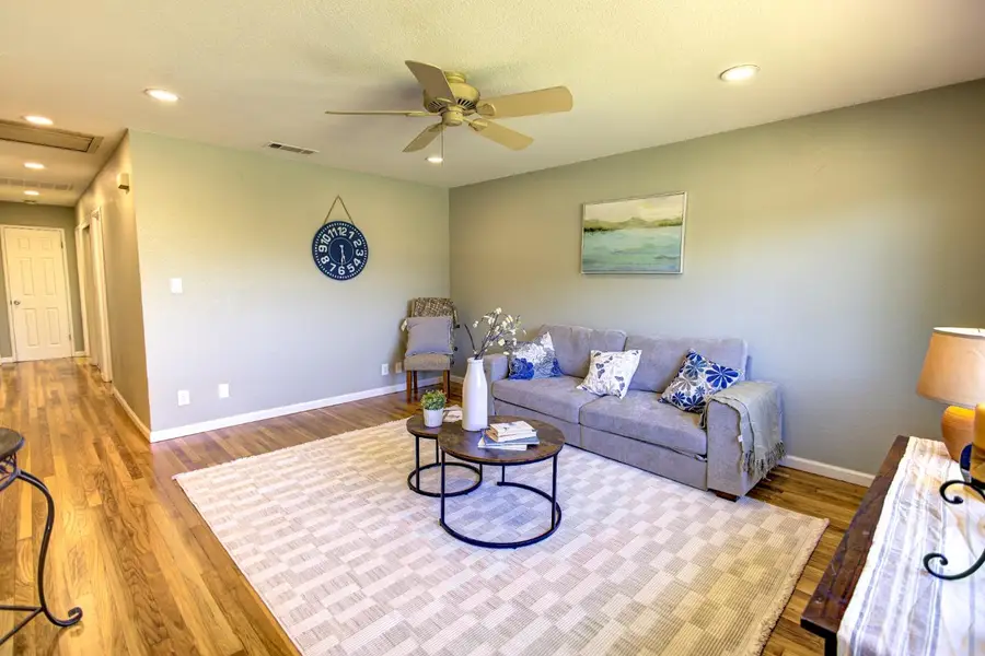 514 W San Gabriel Avenue, Clovis, CA 93612 - #2