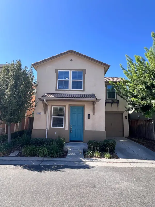 3247 W Reflections Drive, Fresno, CA 93711