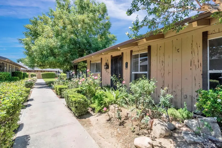 4909 N 7th Street #Y, Fresno, CA 93726 - #2