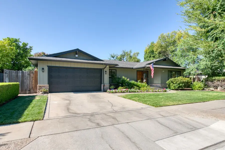 675 W Palo Alto Avenue, Fresno, CA 93704 - #2