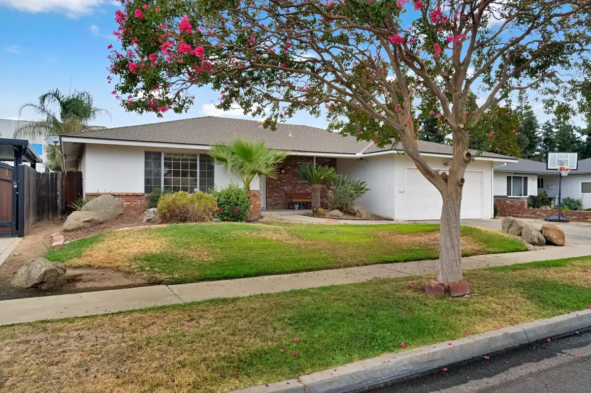516 E Magill Avenue, Fresno, CA 93710 - #1