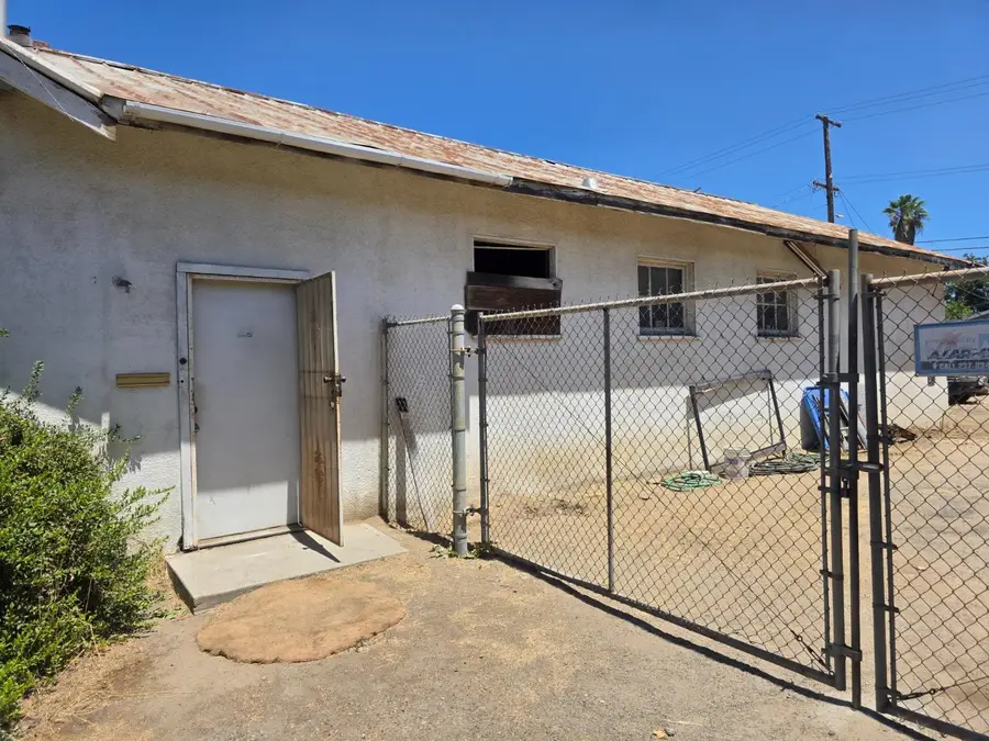 126 N Roosevelt Avenue, Fresno, CA 93701 - #2